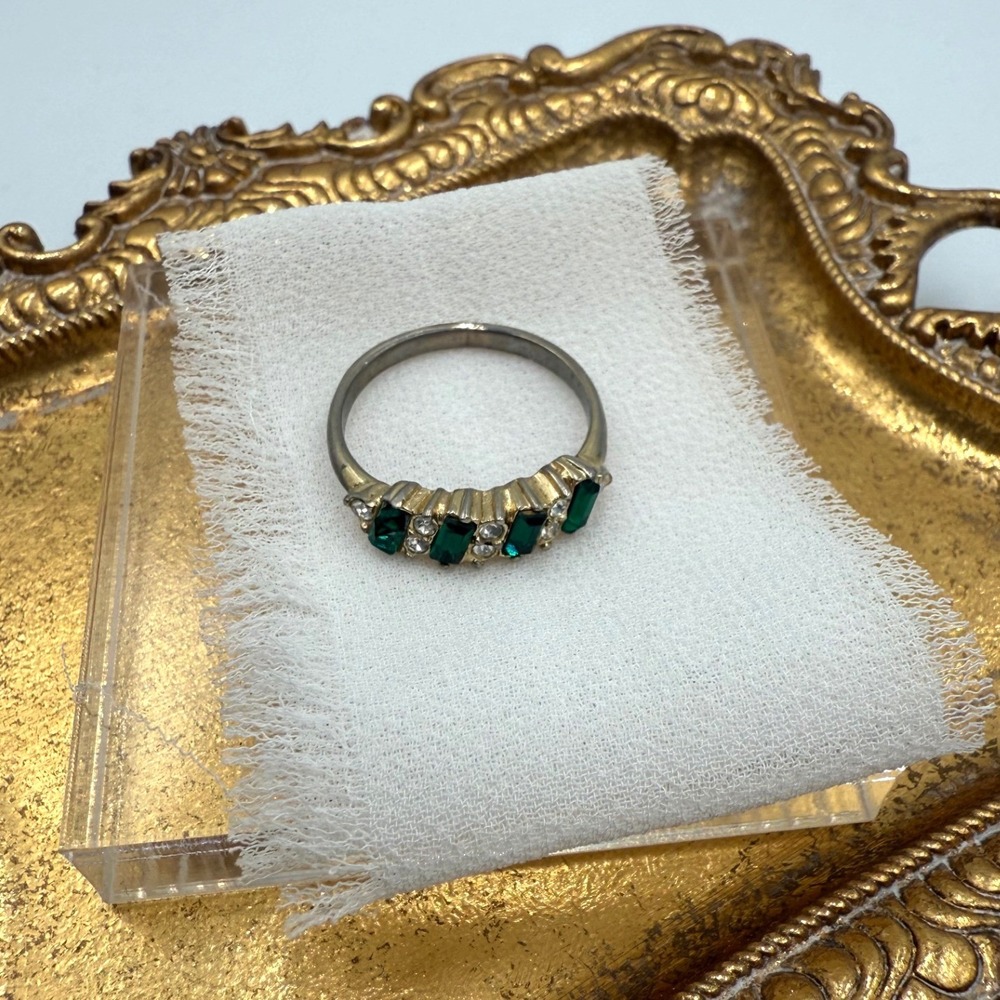 Vintage Gold Tone Emerald Green Baguette Crystal‎ Rhinestone Ring Size 6.5